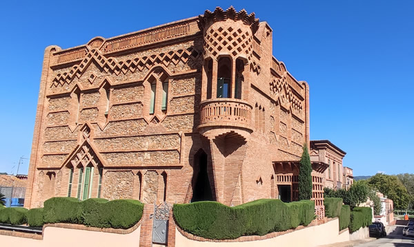 Visita-a-la-Colonia-Gaudí-y-Cripta-Güell